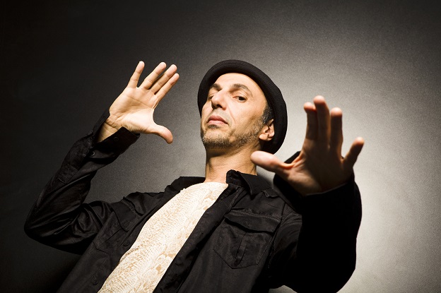 Zeca Baleiro, autor de Mamãe no face